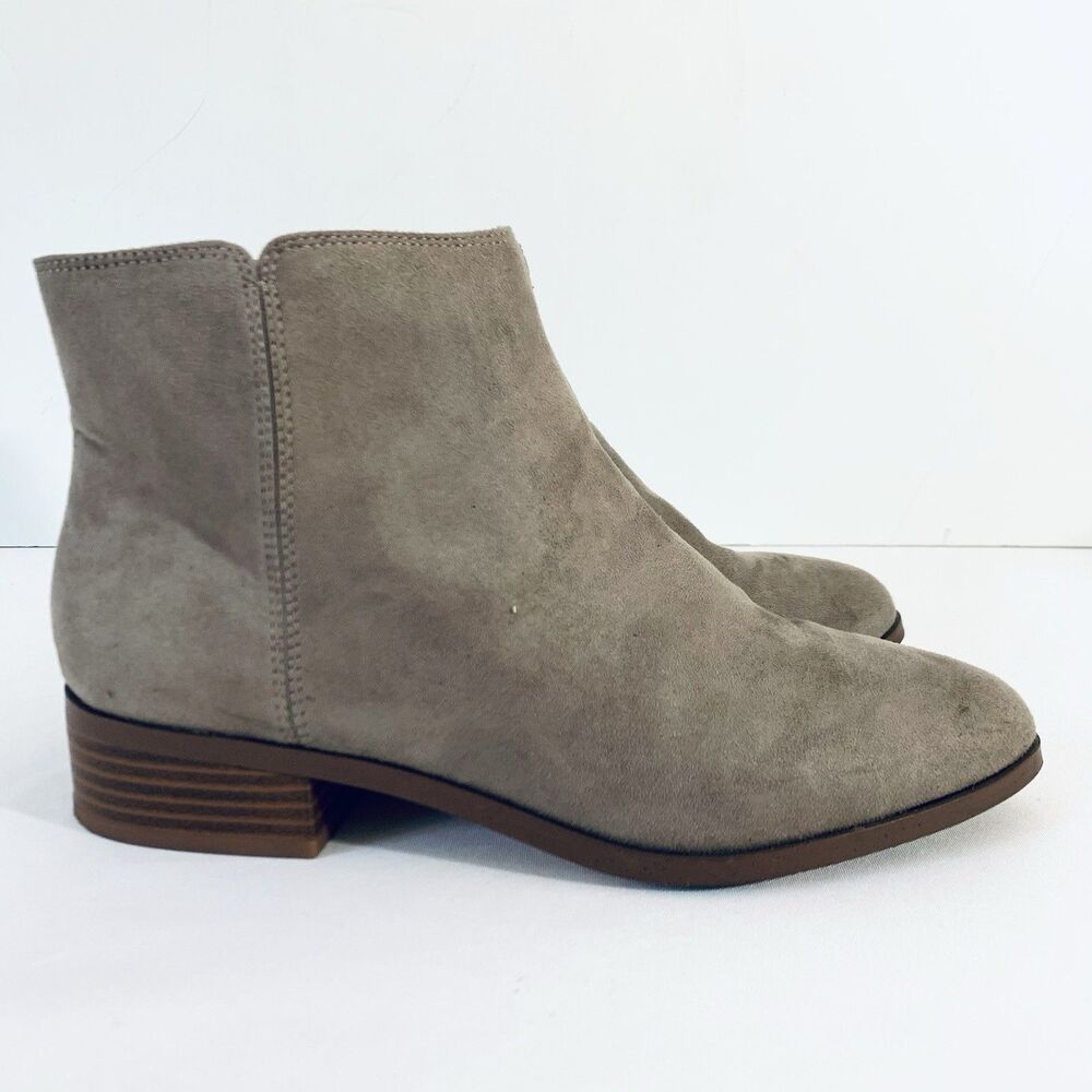 J Crew Ankle Booties Women 8.5 Taupe Grey Faux Suede Flat Modern Preppy Fall - Picture 3 of 7